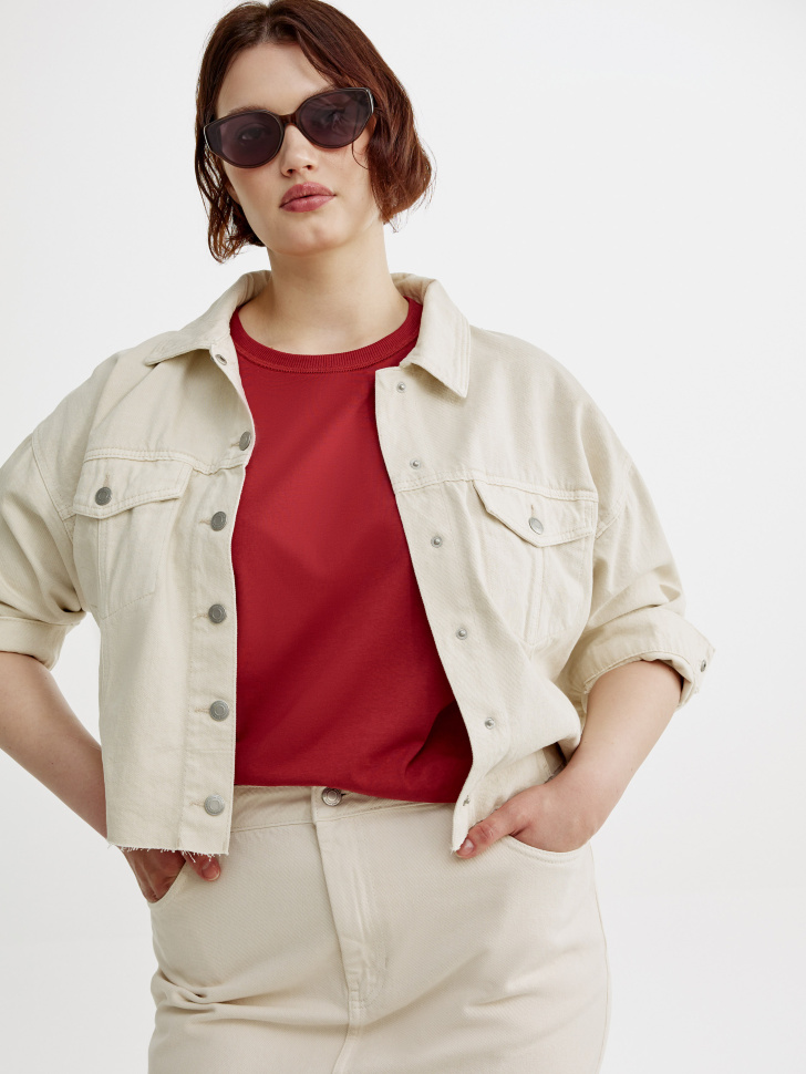 укороченная джинсовая куртка оверсайз из джинсы и джинскота спереди