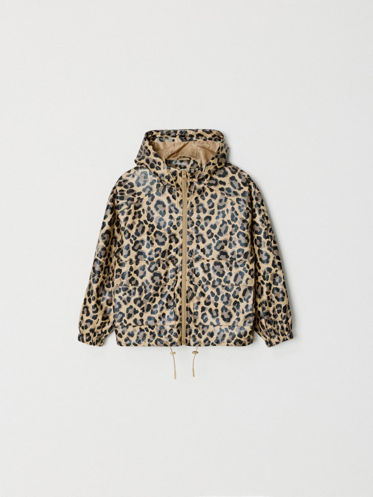 леопардовая куртка с капюшоном для девочек по цене 2999 руб вид справа