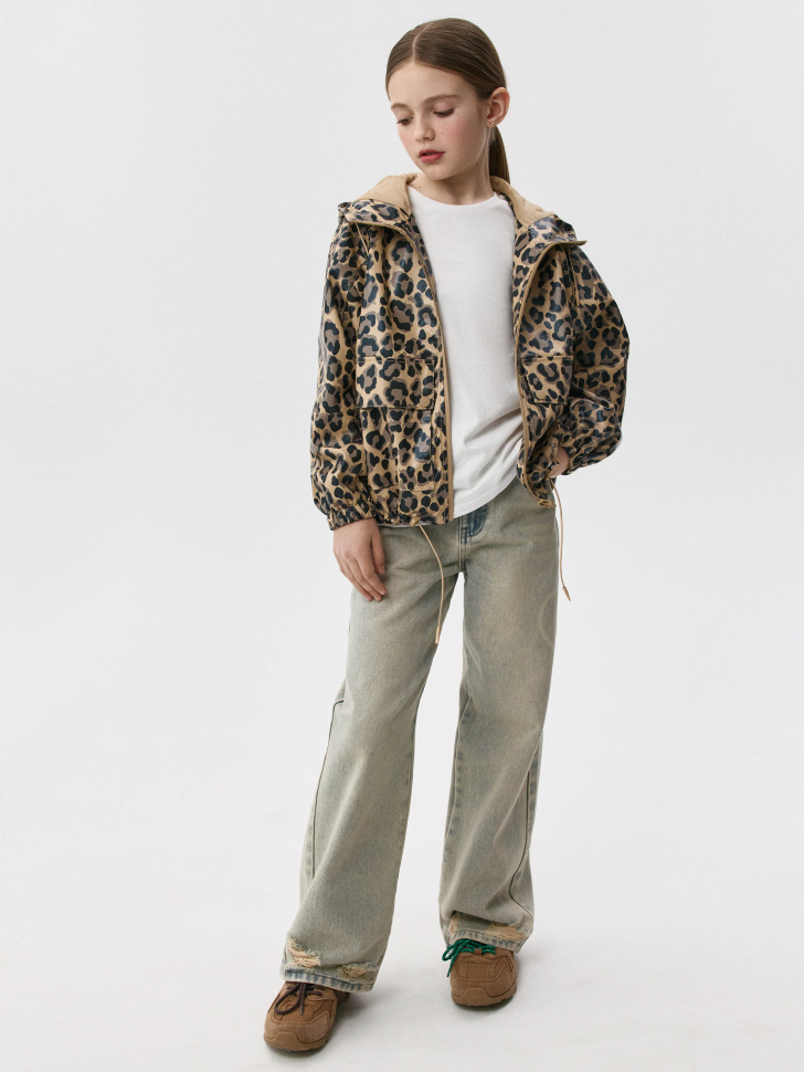 леопардовая куртка с капюшоном для девочек от бренда sela вид слева
