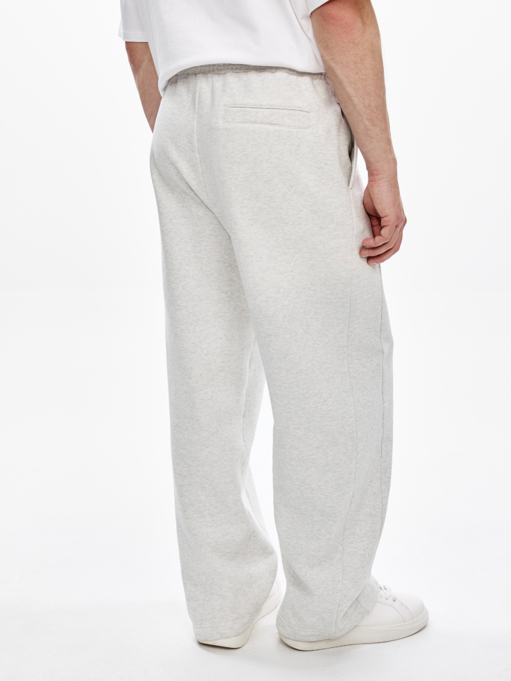 свободные трикотажные брюки по цене 3999 руб вид справа