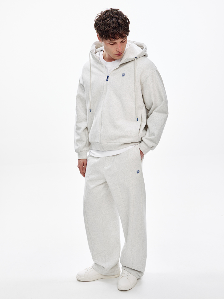 свободные трикотажные брюки из россии вид сбоку