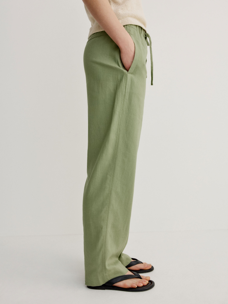 брюки из смесового льна и вискозы по цене 2799 руб вид справа