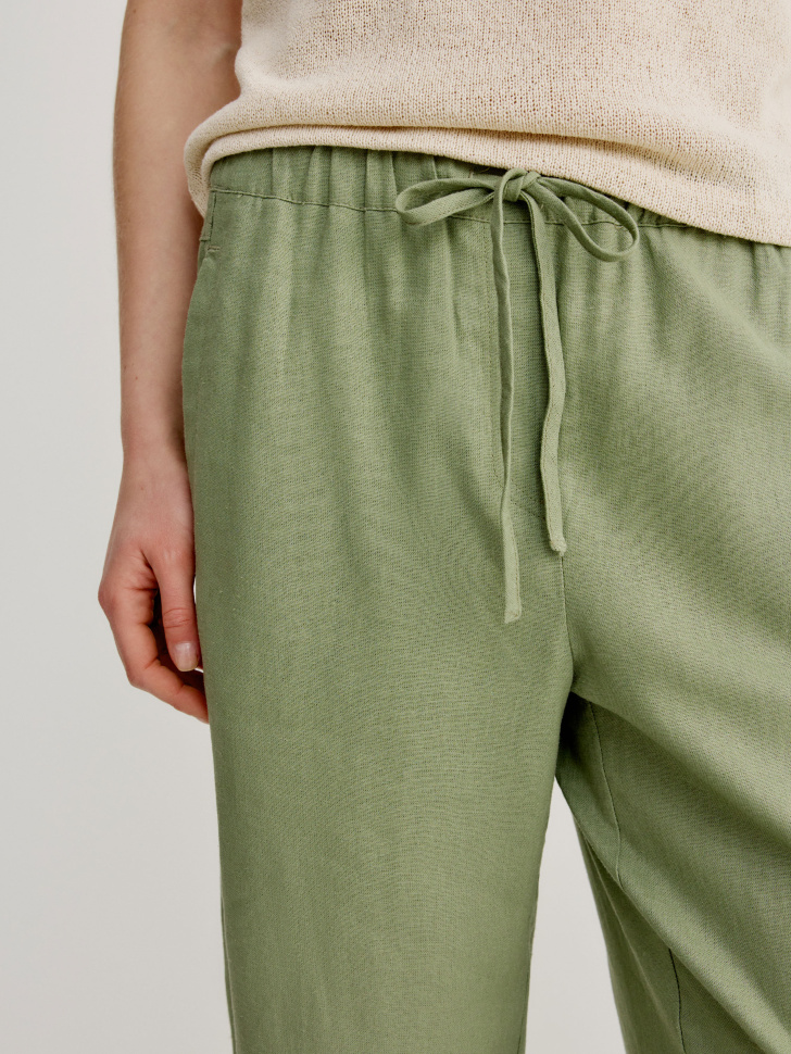 брюки из смесового льна и вискозы из россии вид сбоку