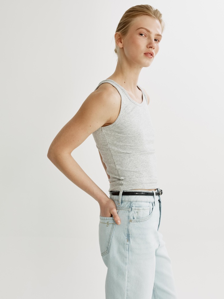 топ приталенный из смесового модала по цене 1299 руб вид справа