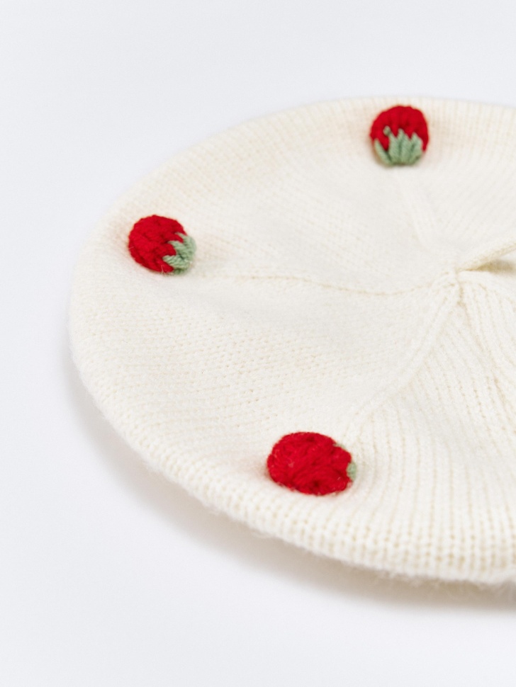 вязаный берет с декором для девочек от бренда sela вид слева