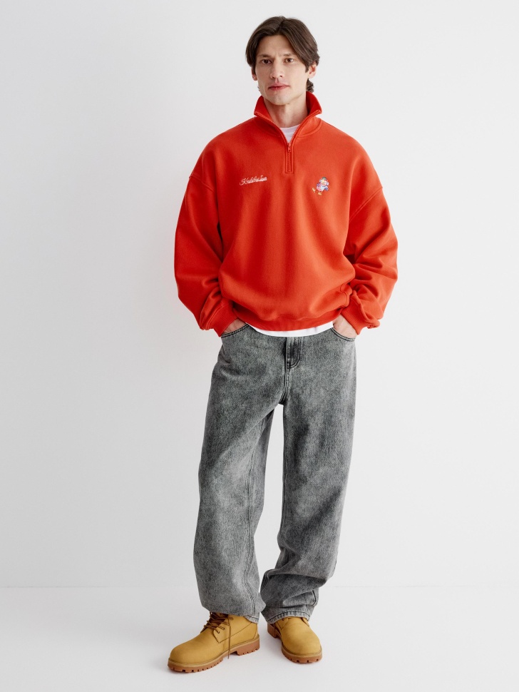 свободные джинсы со стиркой из россии вид сбоку