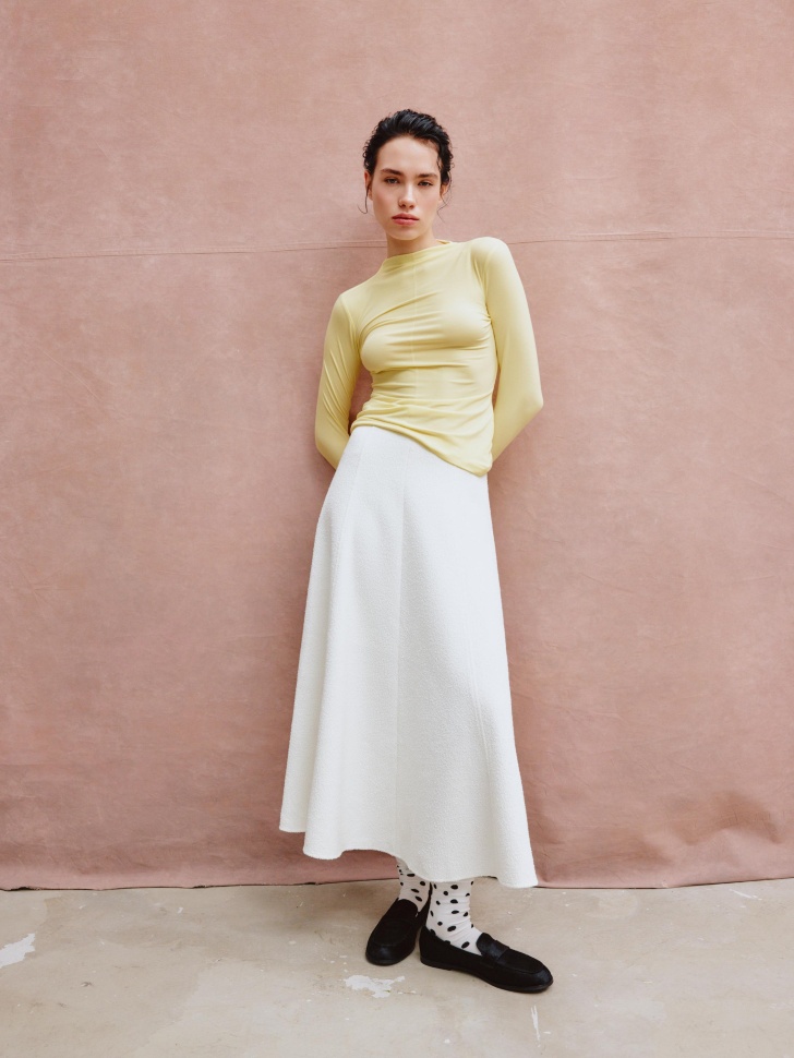 широкая юбка миди с клиньями от бренда sela вид слева