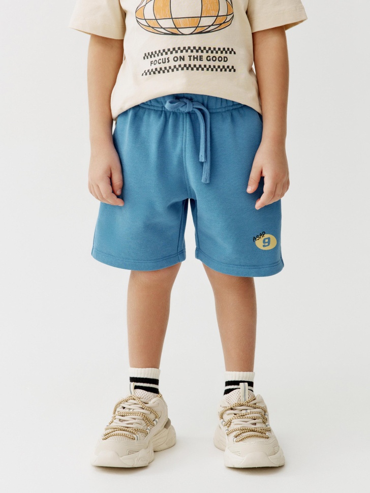 трикотажные шорты с принтом для мальчиков от бренда sela вид слева