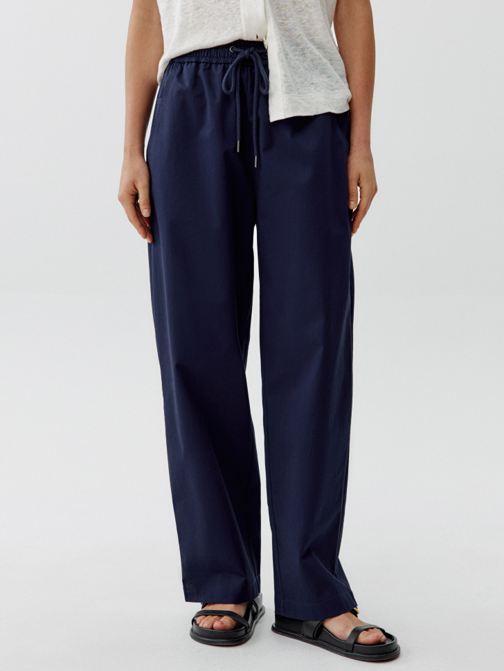 укороченные объемные брюки из хлопка от бренда sela вид слева