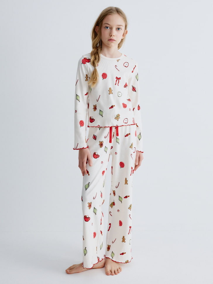 новогодняя пижама с принтом для девочек 4680798781426 по акции