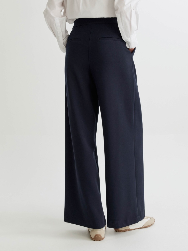 широкие брюки из костюмной ткани по цене 4799 руб вид справа