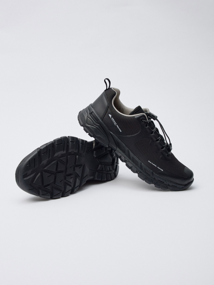 кроссовки-хайкеры для взрослого возраста с изнаночной стороны