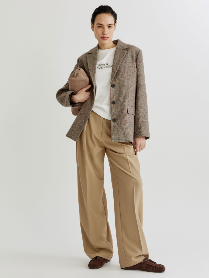 футболка с принтом от бренда sela вид слева