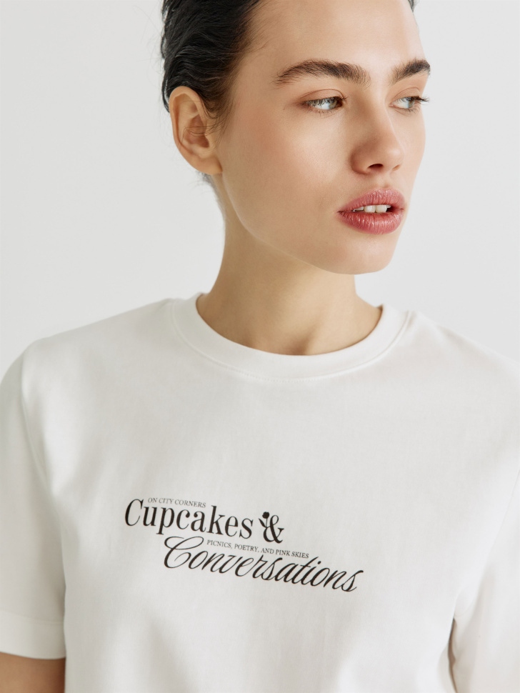 футболка с принтом по цене 1299 руб вид справа