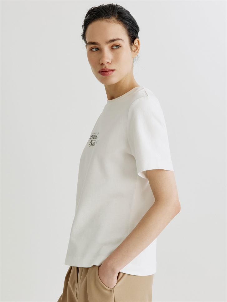 футболка с принтом из россии вид сбоку