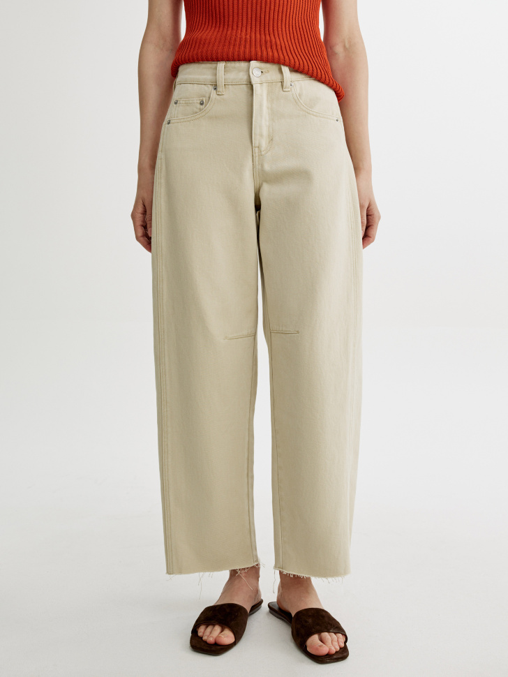 укороченные джинсы баллоны на низкой посадке от бренда sela вид слева