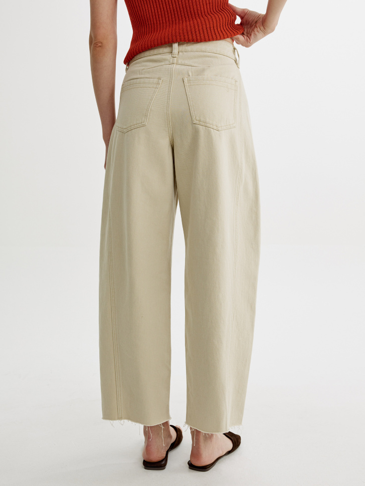 укороченные джинсы баллоны на низкой посадке по цене 3999 руб вид справа