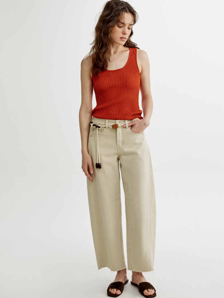 укороченные джинсы баллоны на низкой посадке из джинсы и джинскота спереди