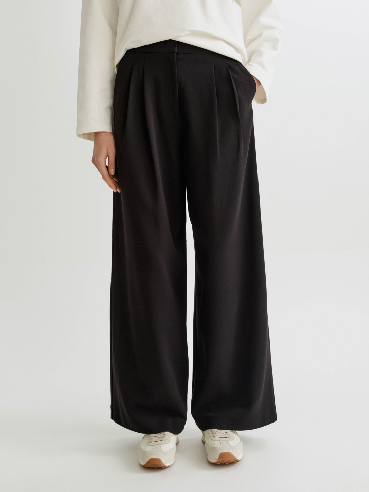 широкие брюки из костюмной ткани от бренда sela вид слева