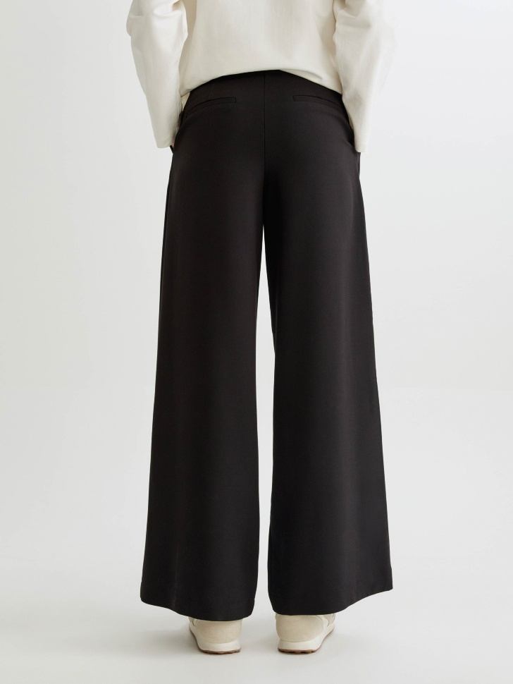 широкие брюки из костюмной ткани по цене 4799 руб вид справа