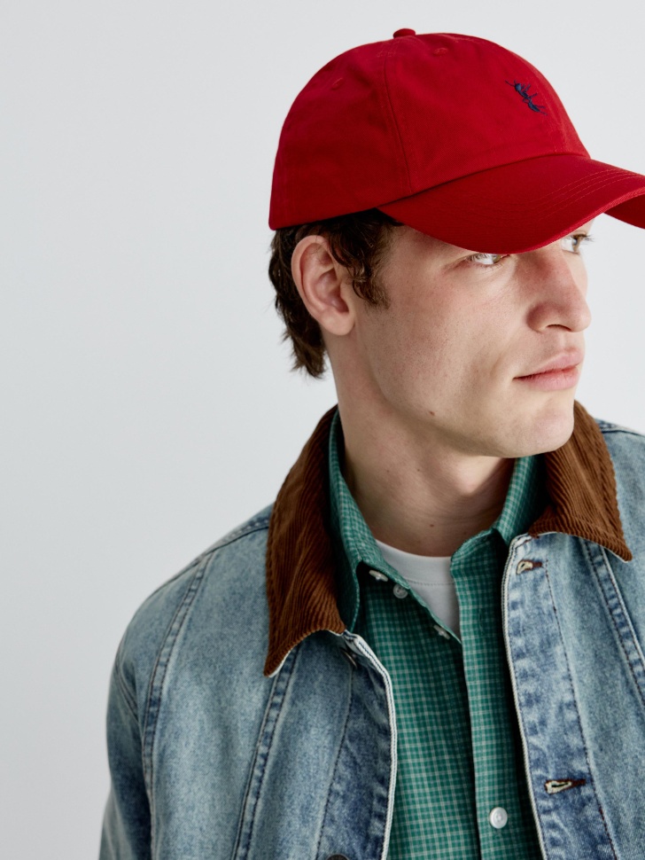 бейсболка с вышивкой из россии вид сбоку