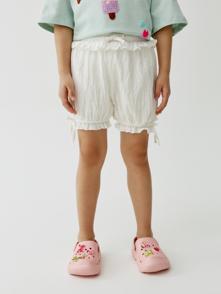 белые шорты-баллон для девочек от бренда sela вид слева