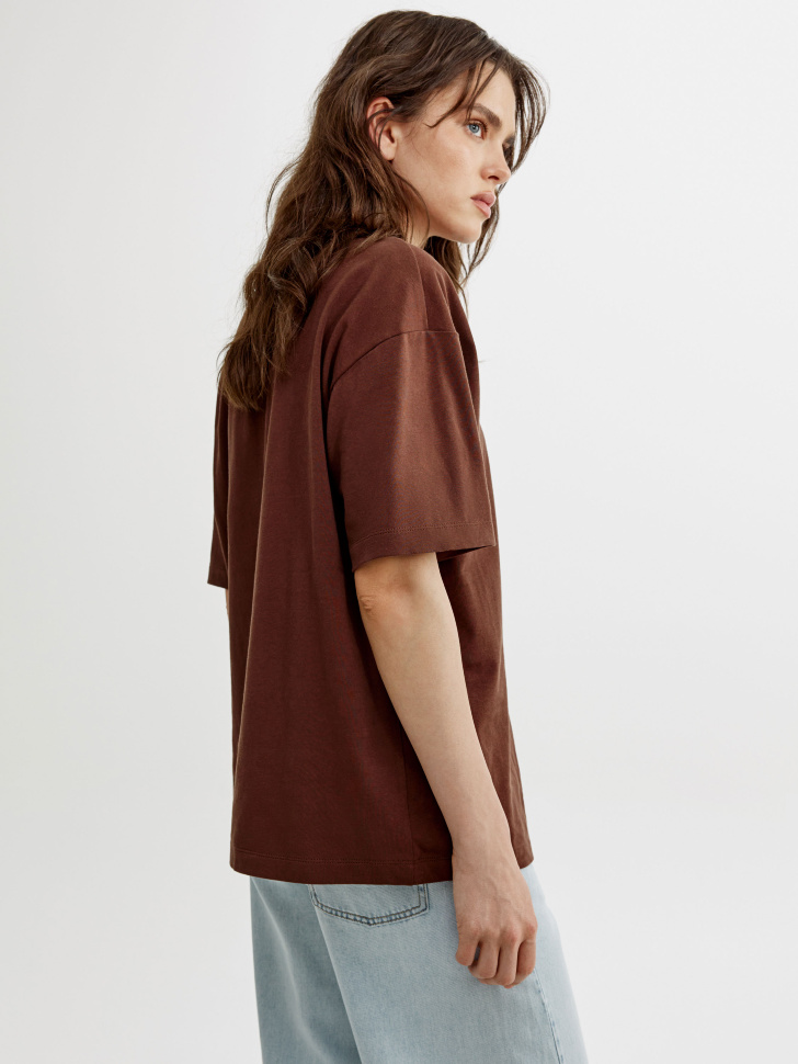 футболка оверсайз с принтом из россии вид сбоку