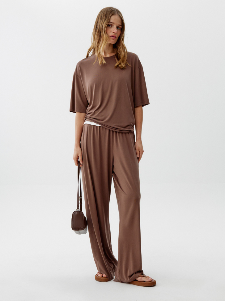 футболка оверсайз из смесовой вискозы от бренда sela вид слева