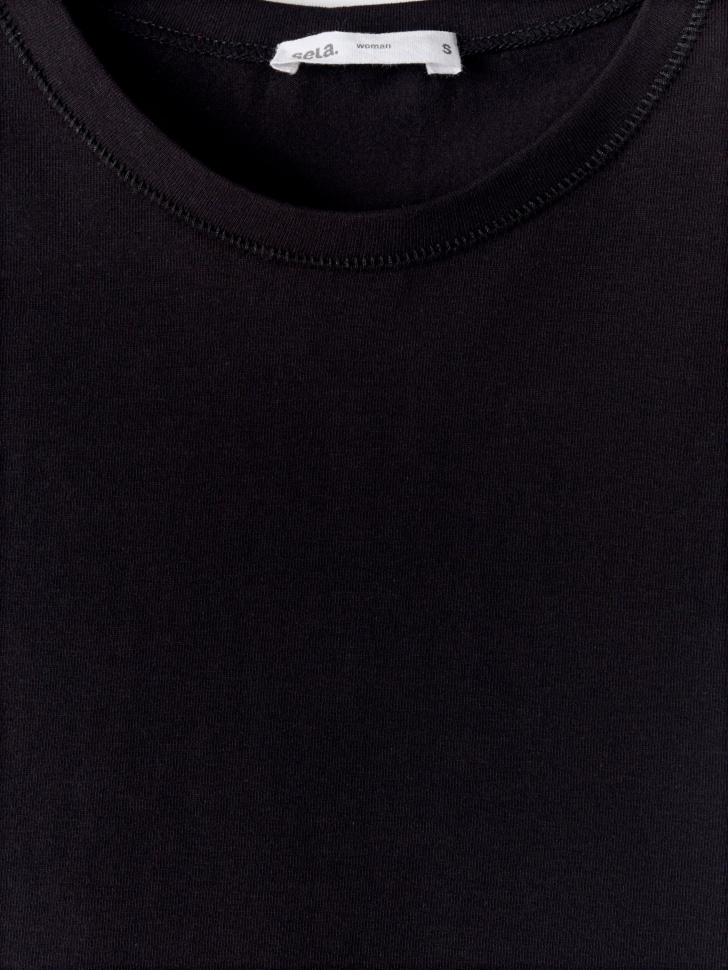 базовая приталенная футболка из хлопка спереди