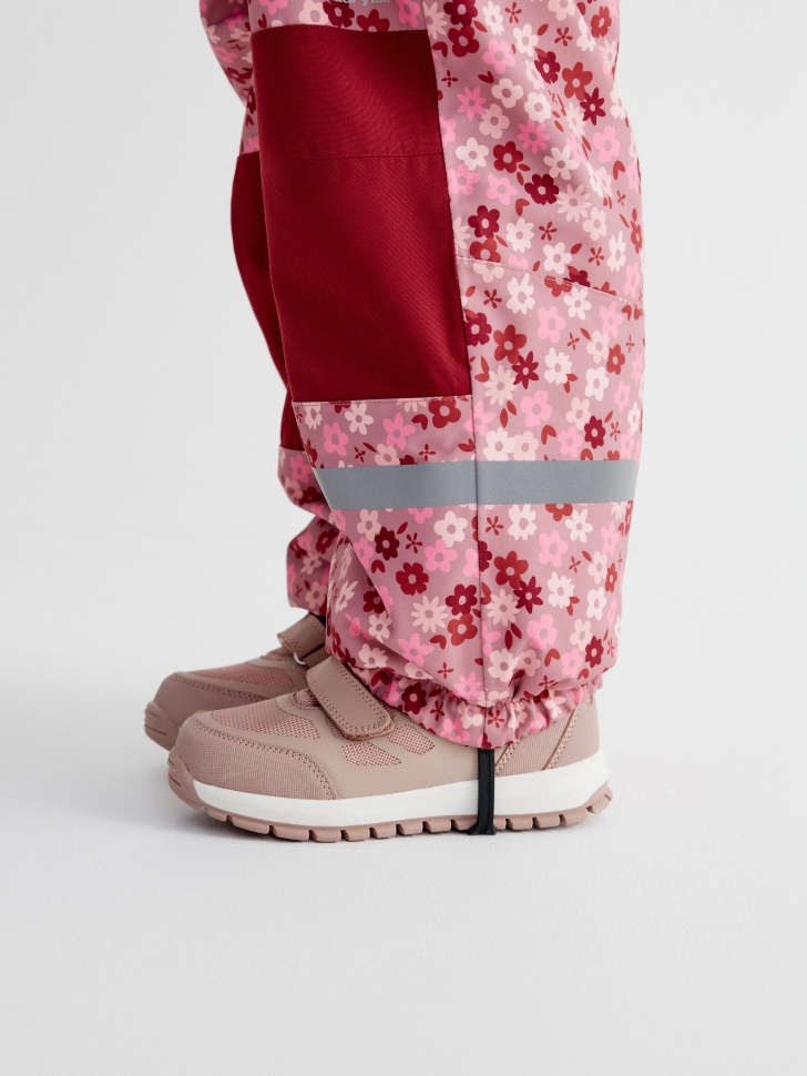 демисезонный комбинезон из технологичной мембранной ткани drytex® для девочек из синтепона спереди