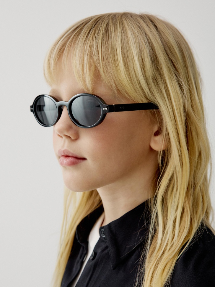 солнцезащитные очки в овальной оправе для девочек по цене 799 руб вид справа