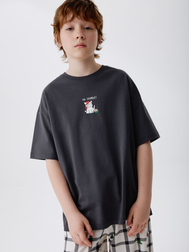 пижама с новогодним принтом для мальчиков 4680798800097 с промокодом