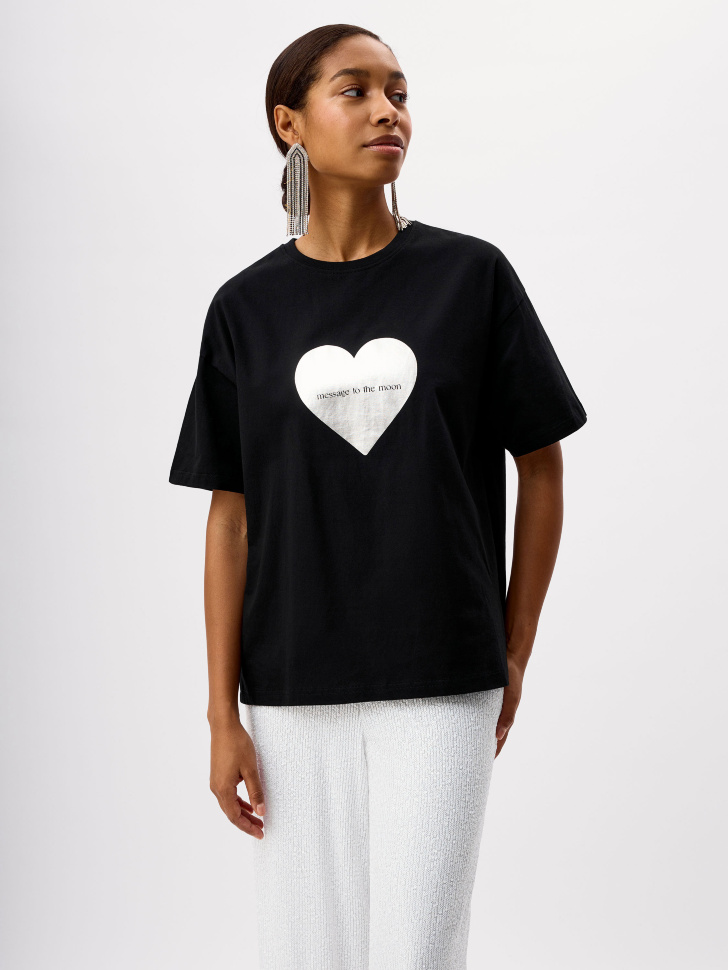 

Футболка оверсайз с серебряным принтом