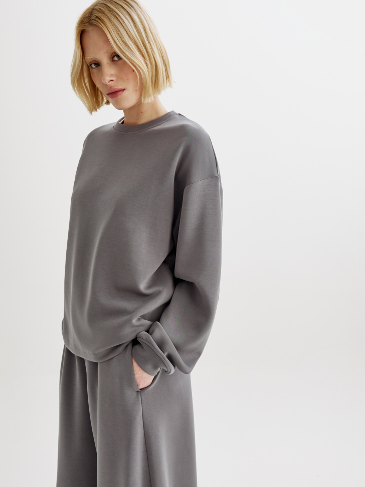 свитшот оверсайз из интерлока с вышивкой по цене 3599 руб вид справа