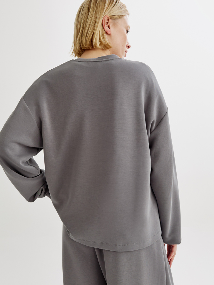 свитшот оверсайз из интерлока с вышивкой из россии вид сбоку