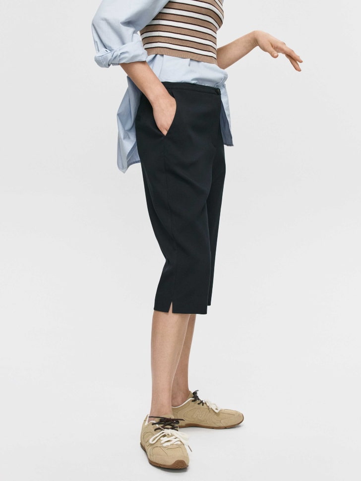 капри из костюмной ткани по цене 999 руб вид справа