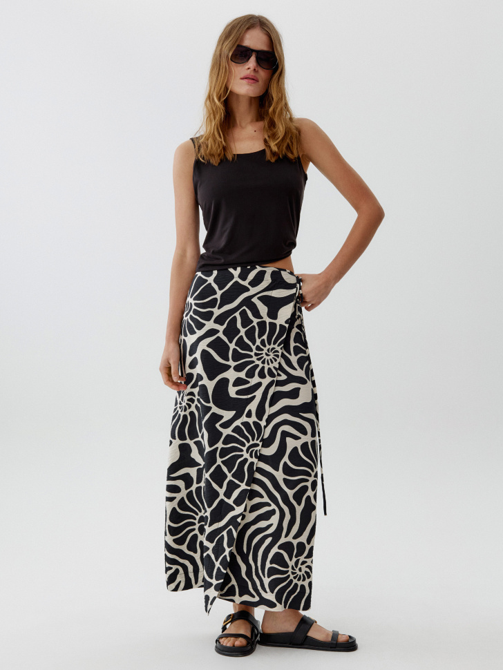 однотонный топ из смесовой вискозы от бренда sela вид слева