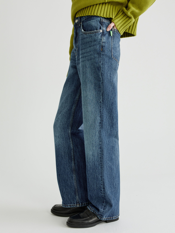 джинсы 411 wide leg из органического хлопка из россии вид сбоку