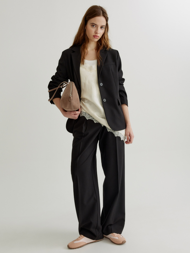 топ из смесового модала и хлопка от бренда sela вид слева