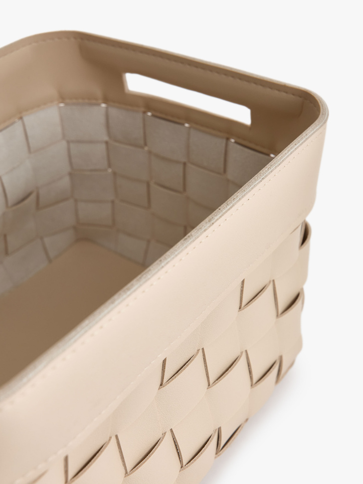 плетеная корзина для хранения с ручками от бренда sela вид слева