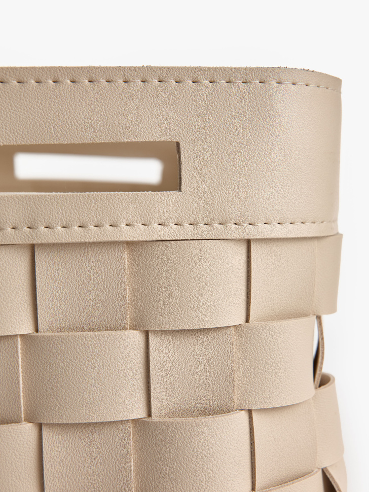 плетеная корзина для хранения с ручками по цене 3999 руб вид справа