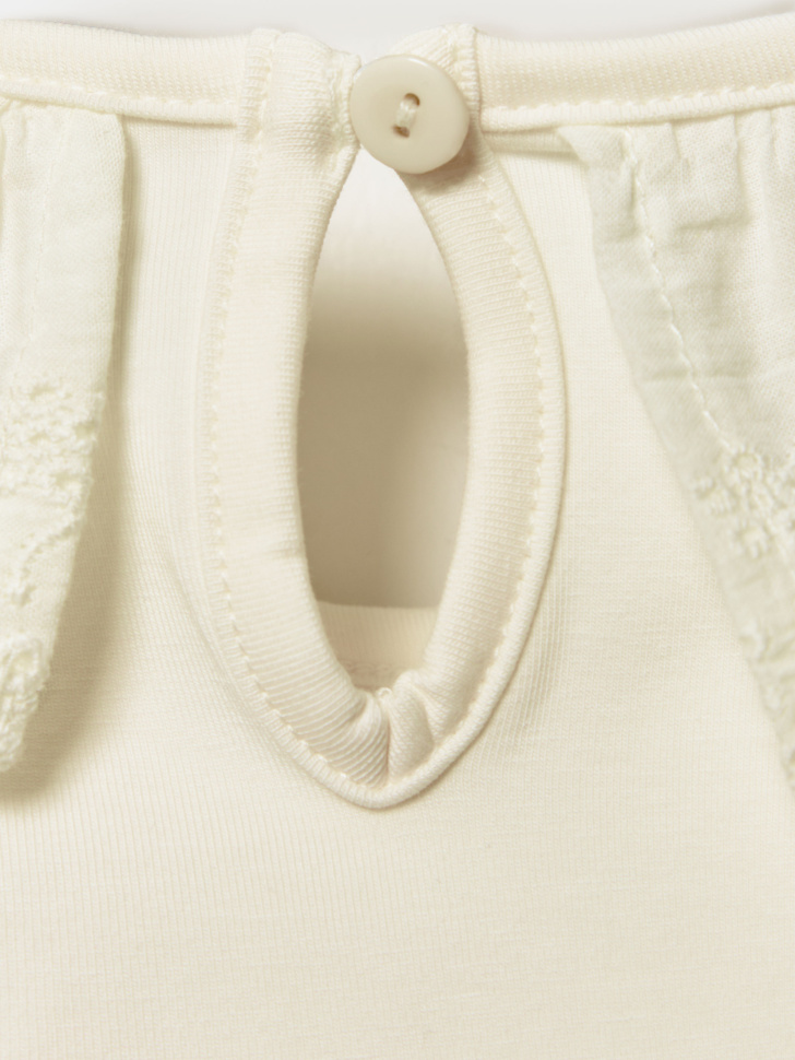 трикотажная блузка с оборкой из шитья для малышей по цене 799 руб вид справа