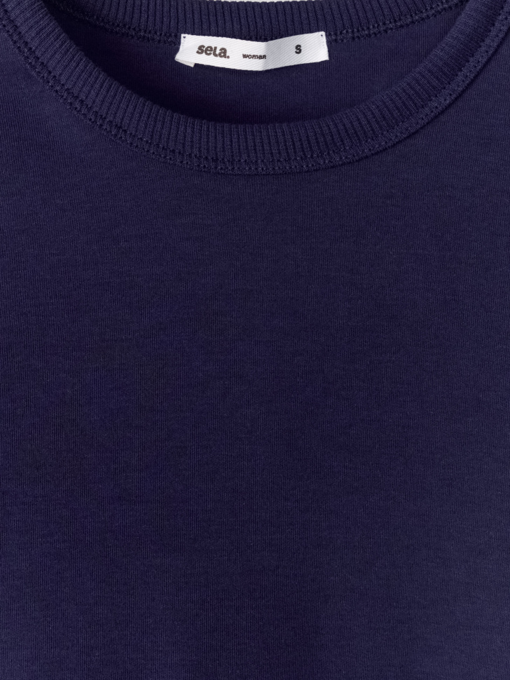 облегающая футболка кира из интерлока от бренда sela вид слева