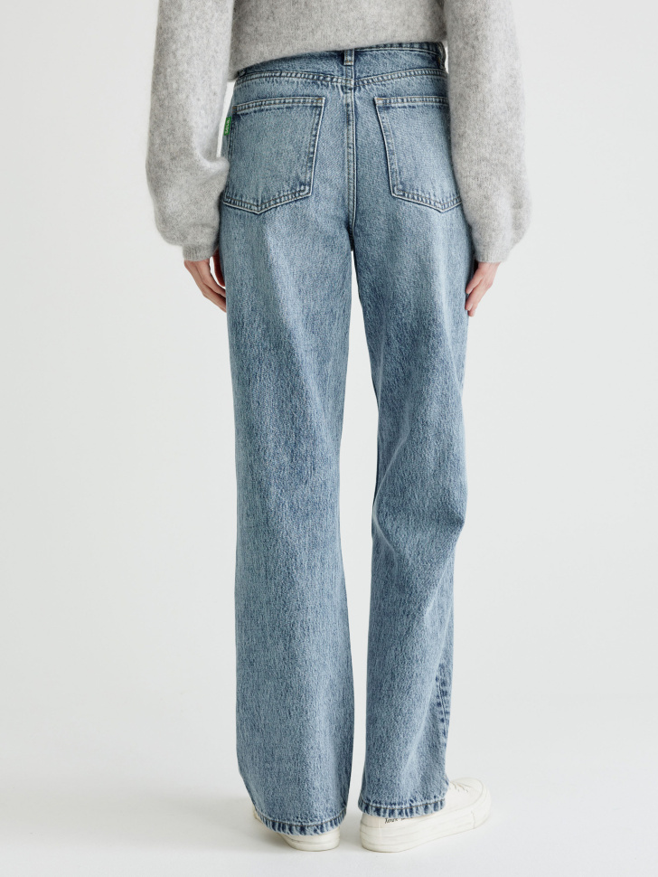 джинсы 411 wide leg из органического хлопка из россии вид сбоку