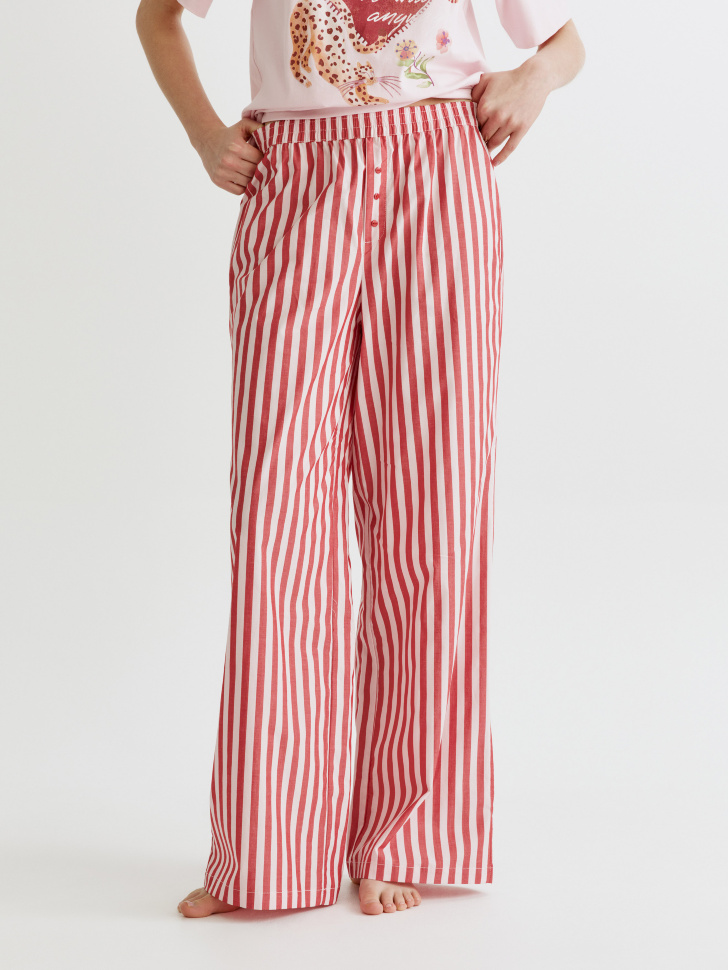 домашние брюки из хлопка в полоску от бренда sela вид слева