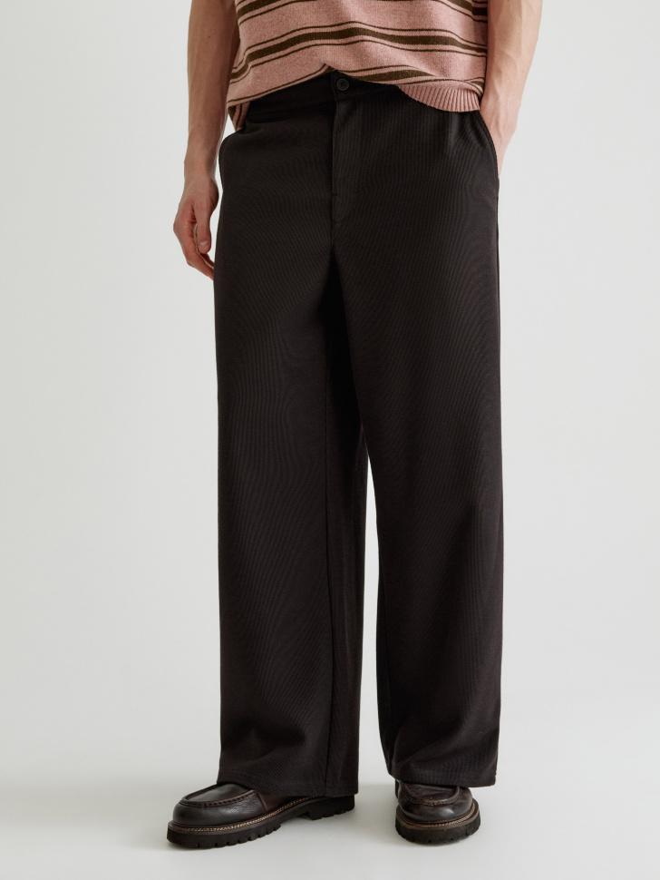 брюки свободного кроя от бренда sela вид слева