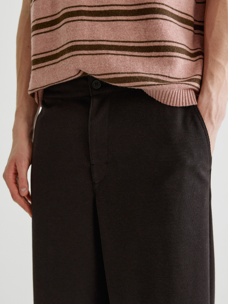 брюки свободного кроя из россии вид сбоку