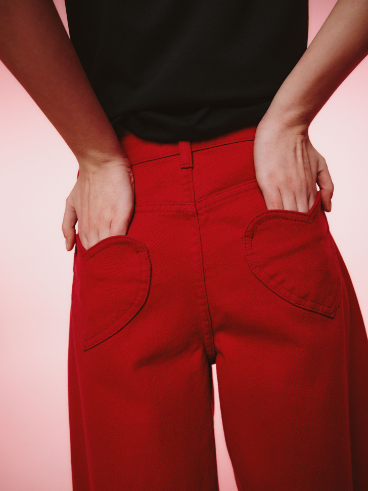 широкие джинсы багги с декоративными карманами из линейки  young от бренда sela вид слева