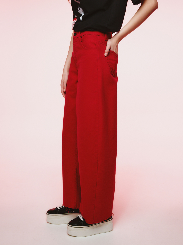 широкие джинсы багги с декоративными карманами из линейки  young из россии вид сбоку