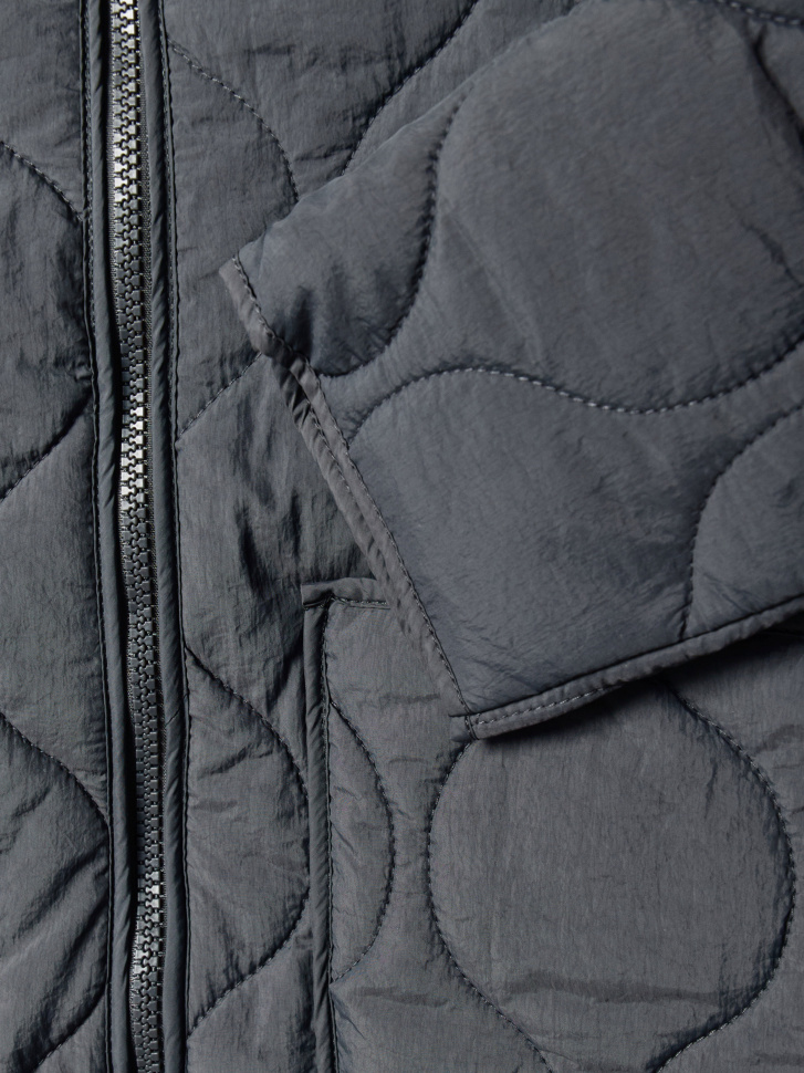 легкая стеганая куртка из нейлона для девочек по цене 2699 руб вид справа